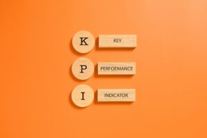 KPI, Key Performance Indicator, Word KPI on wooden blocks, Evaluation and checklist, Business